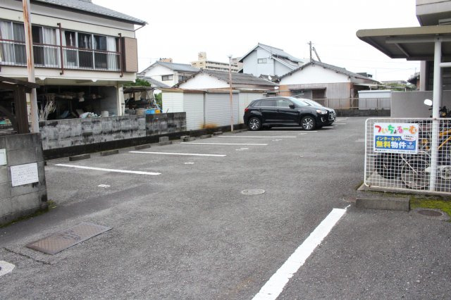 ALBA21の駐車場