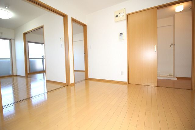 ラ・フルールの居間・リビング|ゆったり過ごせるリビングです