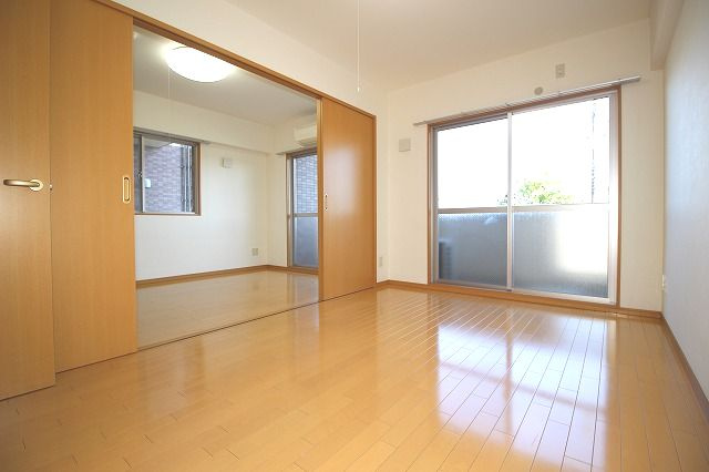 ラ・フルールの内装|内装は落ち着いています