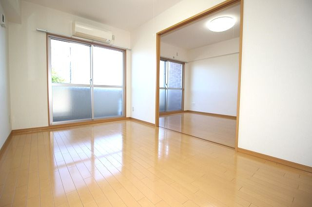 ラ・フルールの洋室|個人の部屋や寝室として使える洋室です