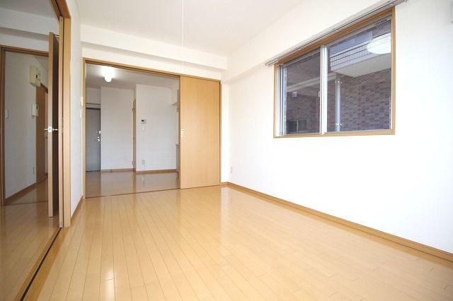 ラ・フルールの洋室|明るい洋室です