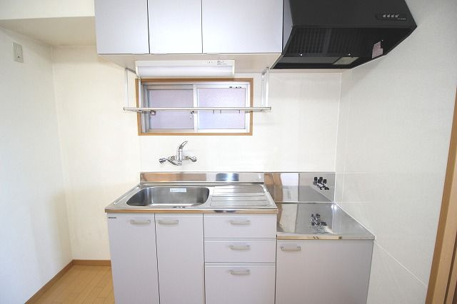 ラ・フルールのキッチン|コンパクトなキッチンで掃除もラクラク