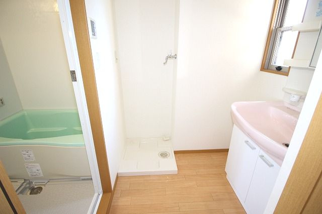 ラ・フルールの洗面所|脱衣スペースもあります