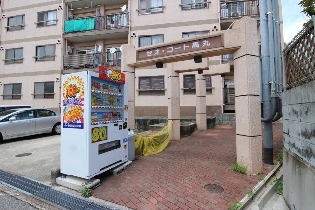 セオコート高丸のエントランス