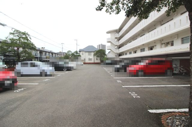 カーサ一ツ橋の駐車場|カースペースがあります