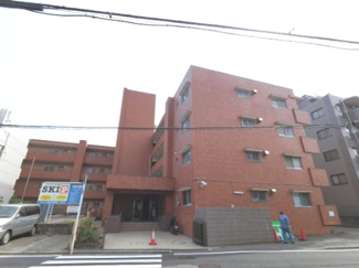 【外観】 | 総戸数５４戸、昭和５３年１１月築、管理人は日勤勤務につき管理体制良好です♪