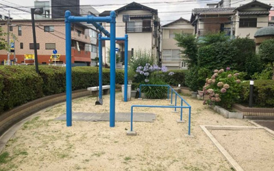 【その他共用部分】 | メゾンフルール関目 | マンション敷地内には湯具のある公園がございます。
