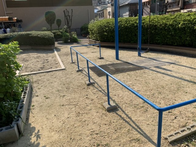 メゾンフルール関目の周辺|マンション敷地内には遊具のある公園がございます。
お子様を安全に遊ばす事ができますね♪