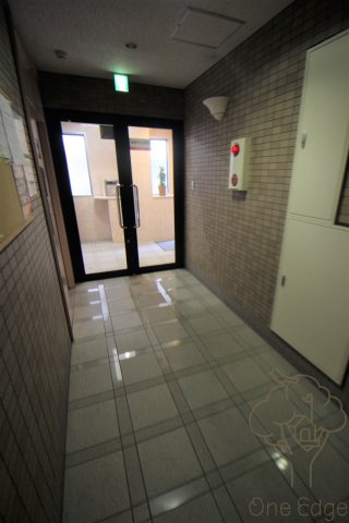 コートジリアン梅田のエントランス