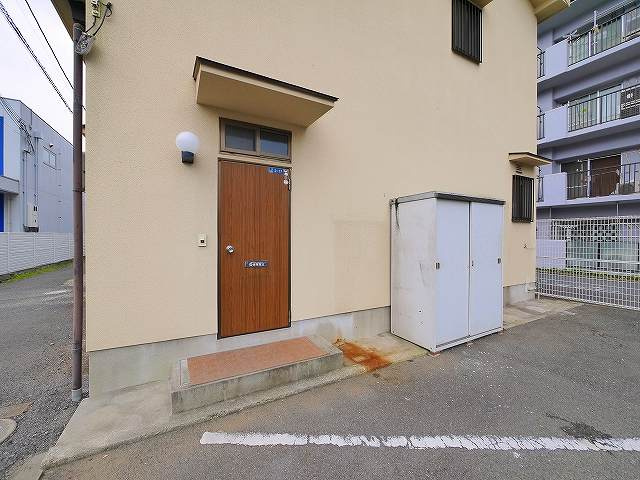 三条大宮大西一戸建のエントランス|玄関前スペース