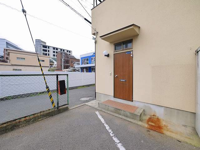 三条大宮大西一戸建のその他共用部分|玄関前スペース