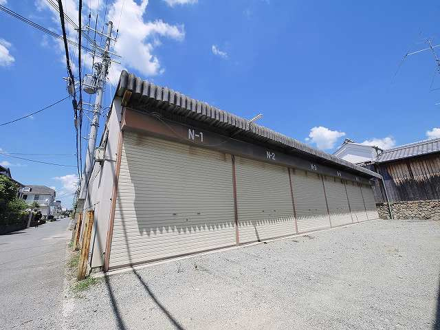 コスモス産業山添シャッター付きガレージの外観