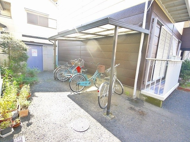 クレール千原Aのその他共用部分|ゆったりとした駐輪スペースです