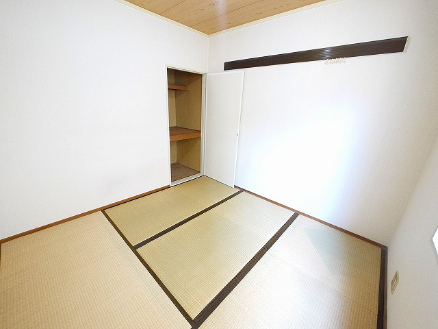 クレール千原Aの和室|明るい洋室です