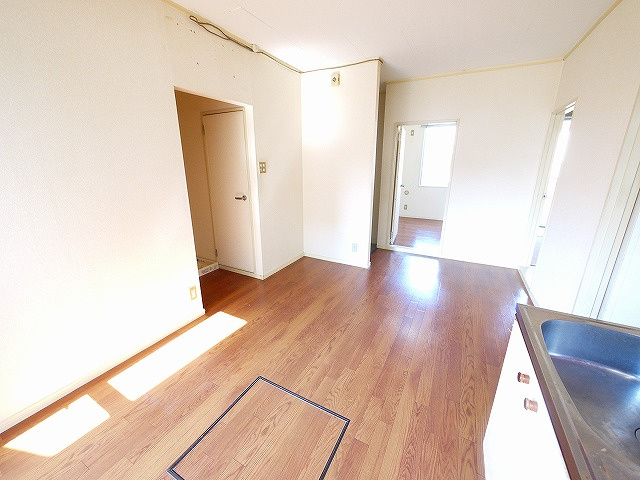 クレール千原Aの居間・リビング|ゆったり過ごせる居間です