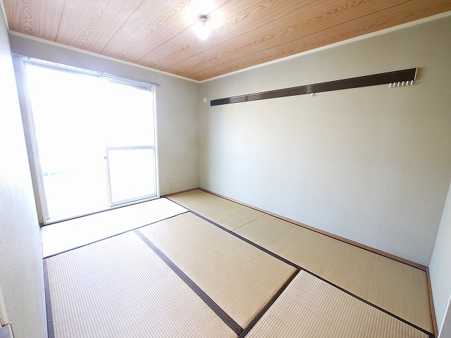 クレール千原Aの和室|ゆったりとくつろげる和室です