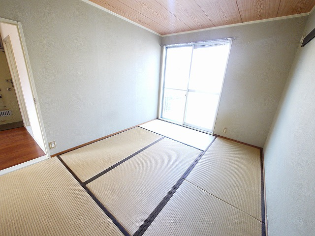 クレール千原Aの和室|来客時にも便利な和室付きです