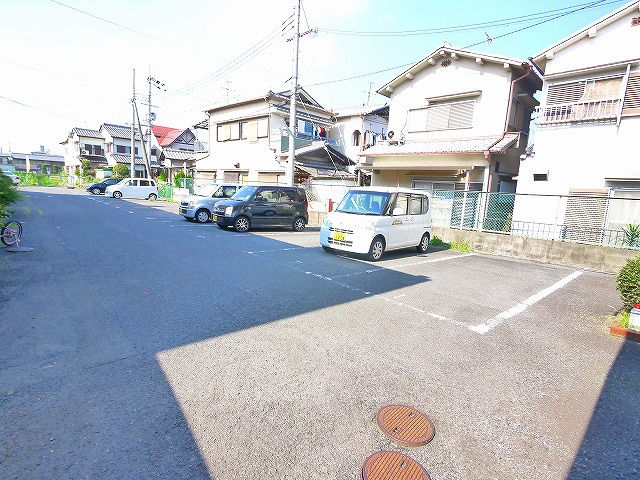 クレール千原Aの駐車場|カースペースがあります