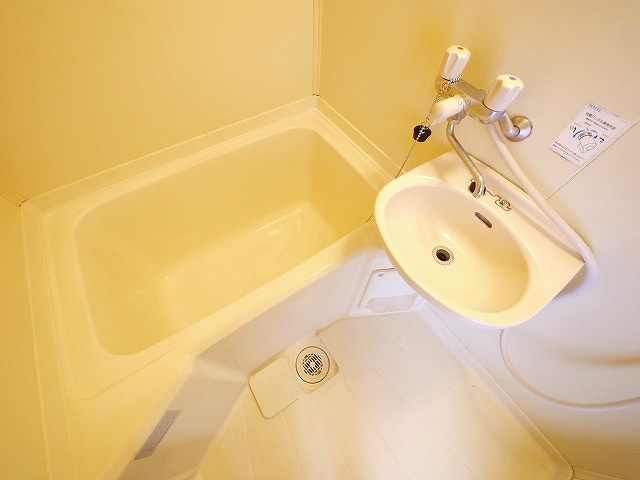 クレール千原Aの浴室|きれいなお風呂です