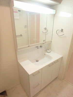 【独立洗面台】 | ガーデンフォレスト【SHM】 | 3面鏡の洗髪洗面化粧台！朝の準備に役立ちますね☆