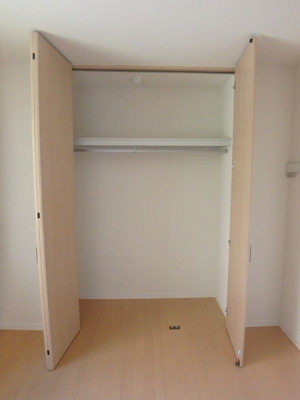 【収納】 | ガーデンフォレスト【SHM】 | 南側の洋室もクロゼットです！たくさん収納出来て嬉しい♪