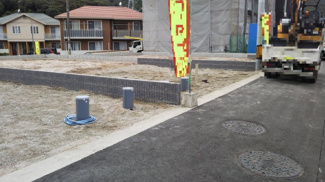 【前面道路含む現地写真】 | 公道：南東
駅まで平坦な道のりです◎