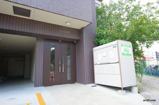 アンリ北詰　仲介手数料無料のエントランス