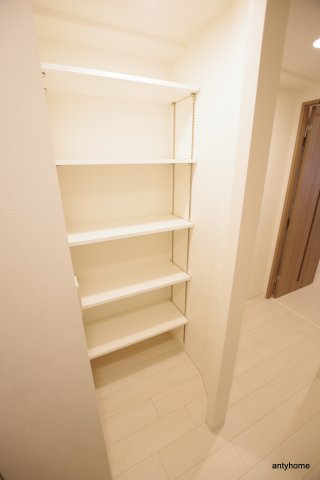 ラフォルム鎗屋町 仲介手数料無料の収納