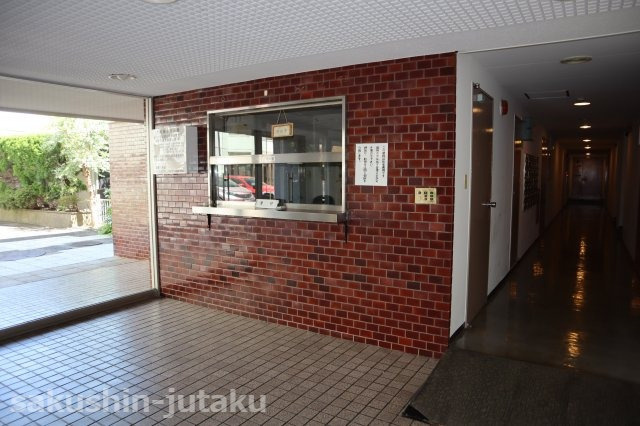 ハイツエバグリーン津田沼１号棟のエントランス|管理人室