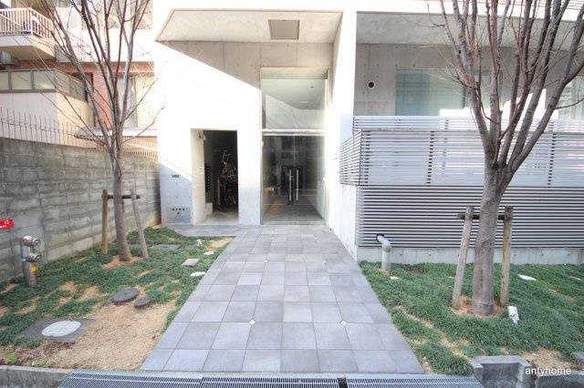 ベルニーニ南森町　仲介手数料無料のエントランス