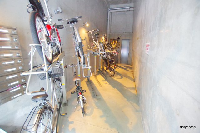 ベルニーニ南森町　仲介手数料無料の駐車場