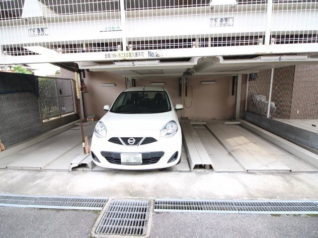 コンフォート長岡京の駐車場