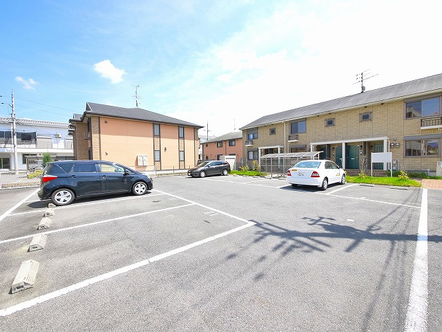 サンモール富堂Ⅲの駐車場|カースペースがあります