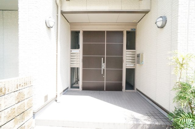 シャーメゾン中山寺Ⅱのエントランス