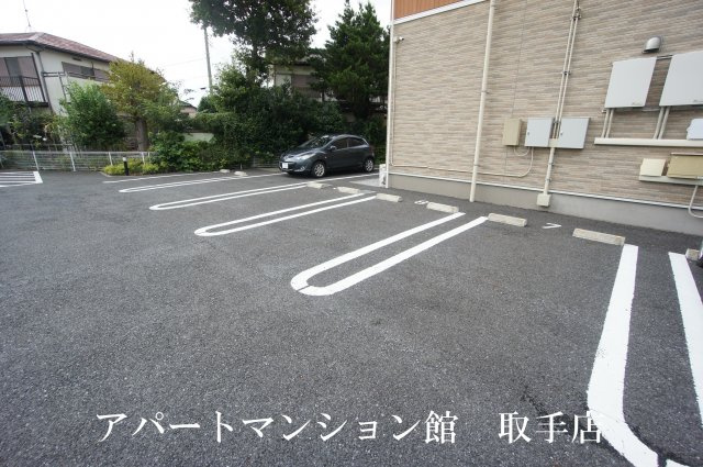 エレガント・ヒルズの駐車場