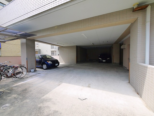 サンシャイン西大寺の駐車場|駐車場に車を止められます