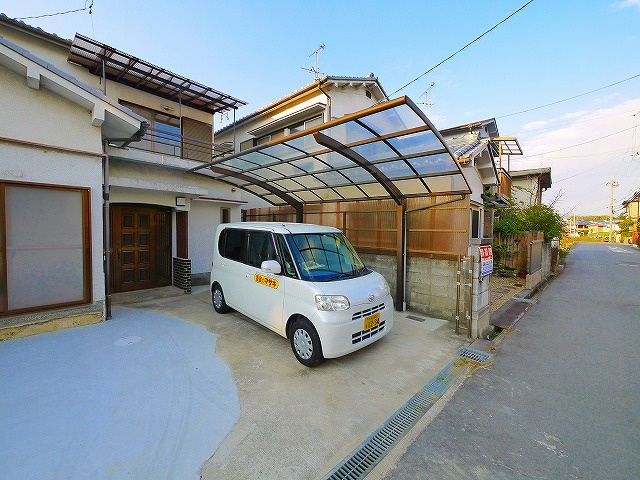 ルフレ片山の駐車場