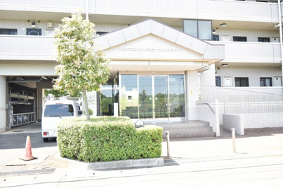 【エントランス】 | パークサイドステージ西立川 | シンプルながら、それでいて雨対策もシッカリと考えられたエントランス。マンション全体の雰囲気がワンランクアップ。