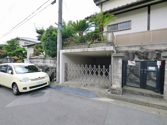 帝塚山１丁目戸建の駐車場