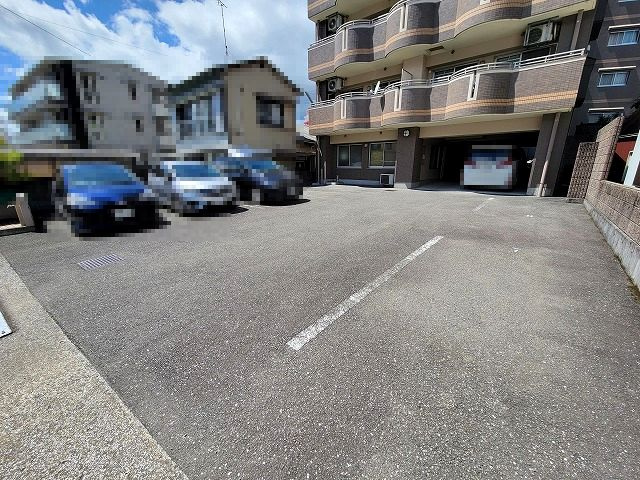 クレアフジモトの駐車場|駐車場完備です