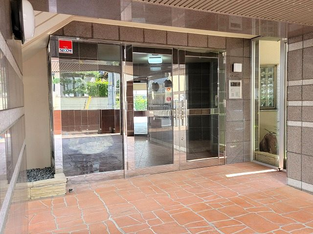 クレアフジモトのエントランス|落ち着いたエントランスです