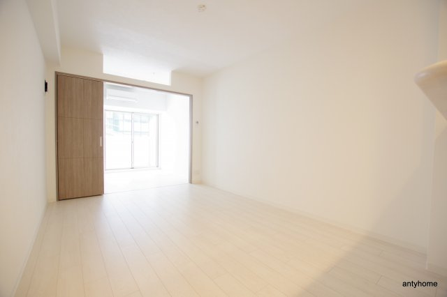 ラフォルム鎗屋町 仲介手数料無料の居間・リビング