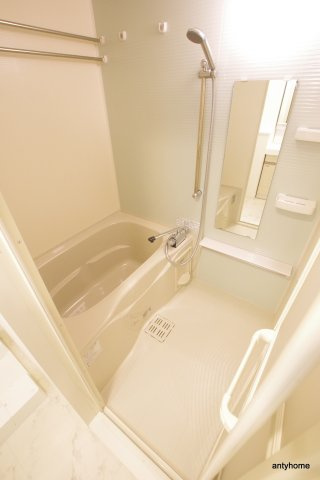 ラフォルム鎗屋町 仲介手数料無料の浴室