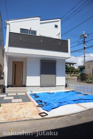 花咲１丁目　新築戸建の外観|カースペース２台（並列）