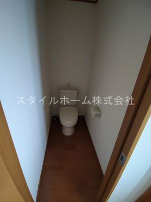 【トイレ】 | ハイツ禎紫園B | 落ち着いた色調のトイレです