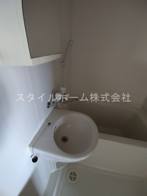 【洗面所】 | ハイツ禎紫園B | 忙しい朝には欠かせない洗面所です