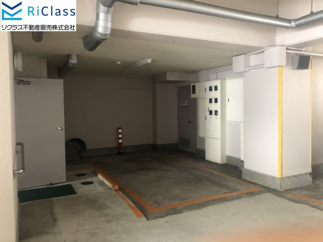 栄町ダイヤハイツの駐車場