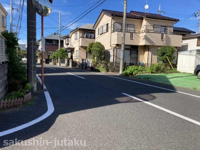 東習志野４丁目　新築戸建の前面道路含む現地写真|西側８ｍ公道