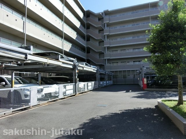 アルファグランデ緑が丘参番街の駐車場|使用料は月額2,500円～4,500円　空状況は都度、管理会社へ確認要