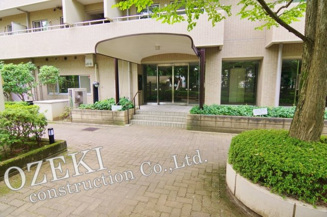 ヴィルヌーブ南越谷B棟のエントランス